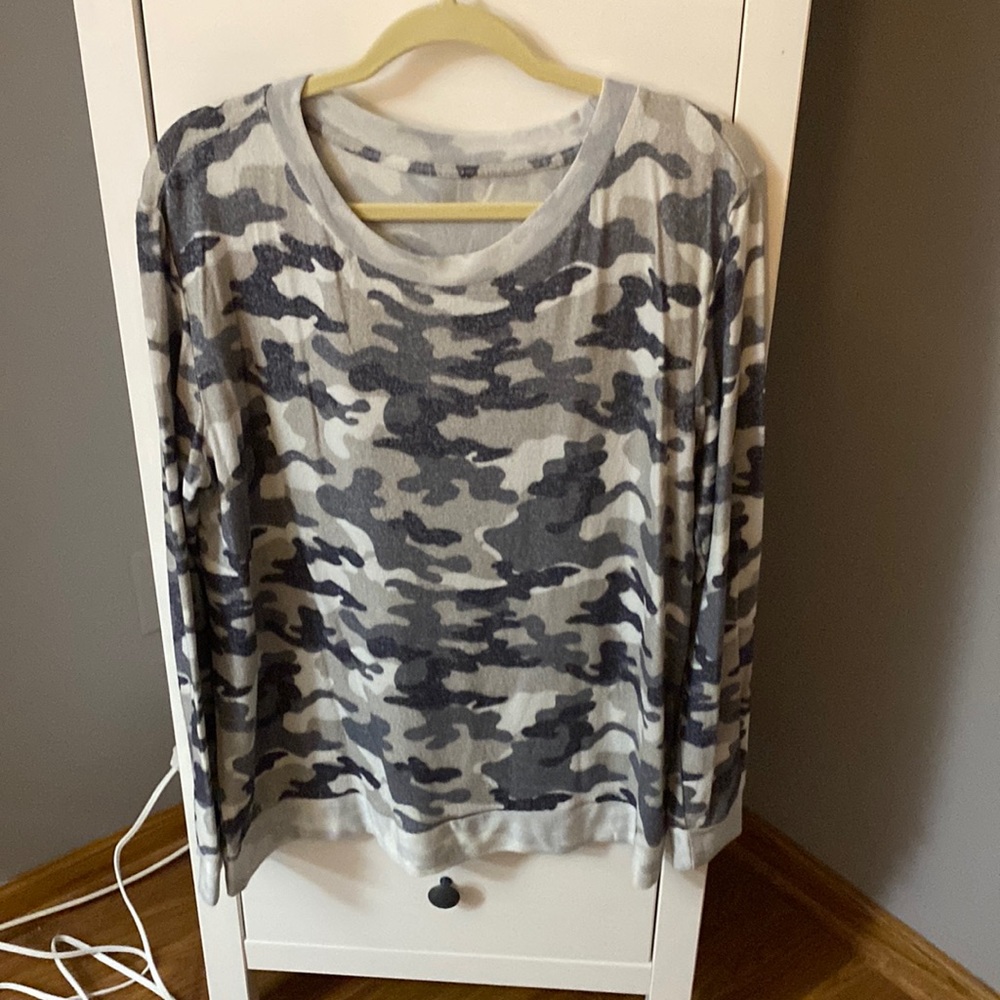 Zyia camo pullover
